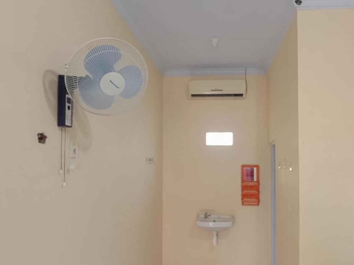 Zulfina Homestay Syariah Mitra Reddoorz Banyuwangi  Extérieur photo