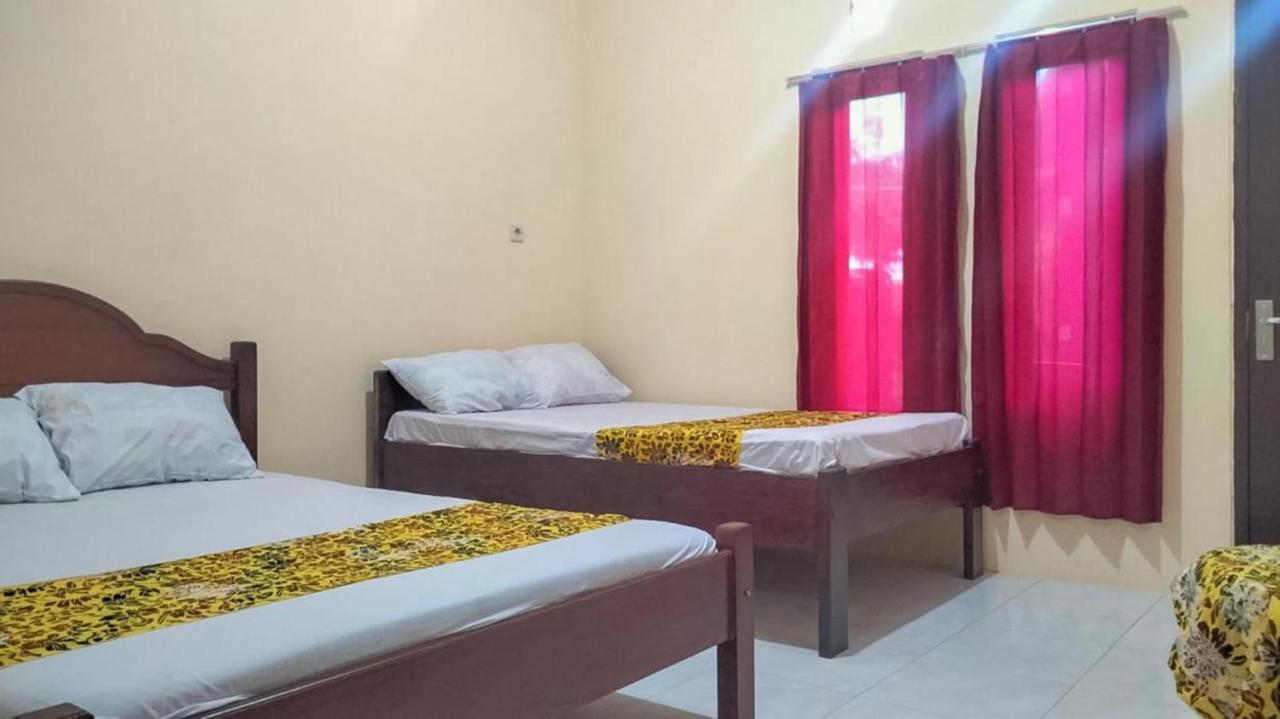 Zulfina Homestay Syariah Mitra Reddoorz Banyuwangi  Extérieur photo