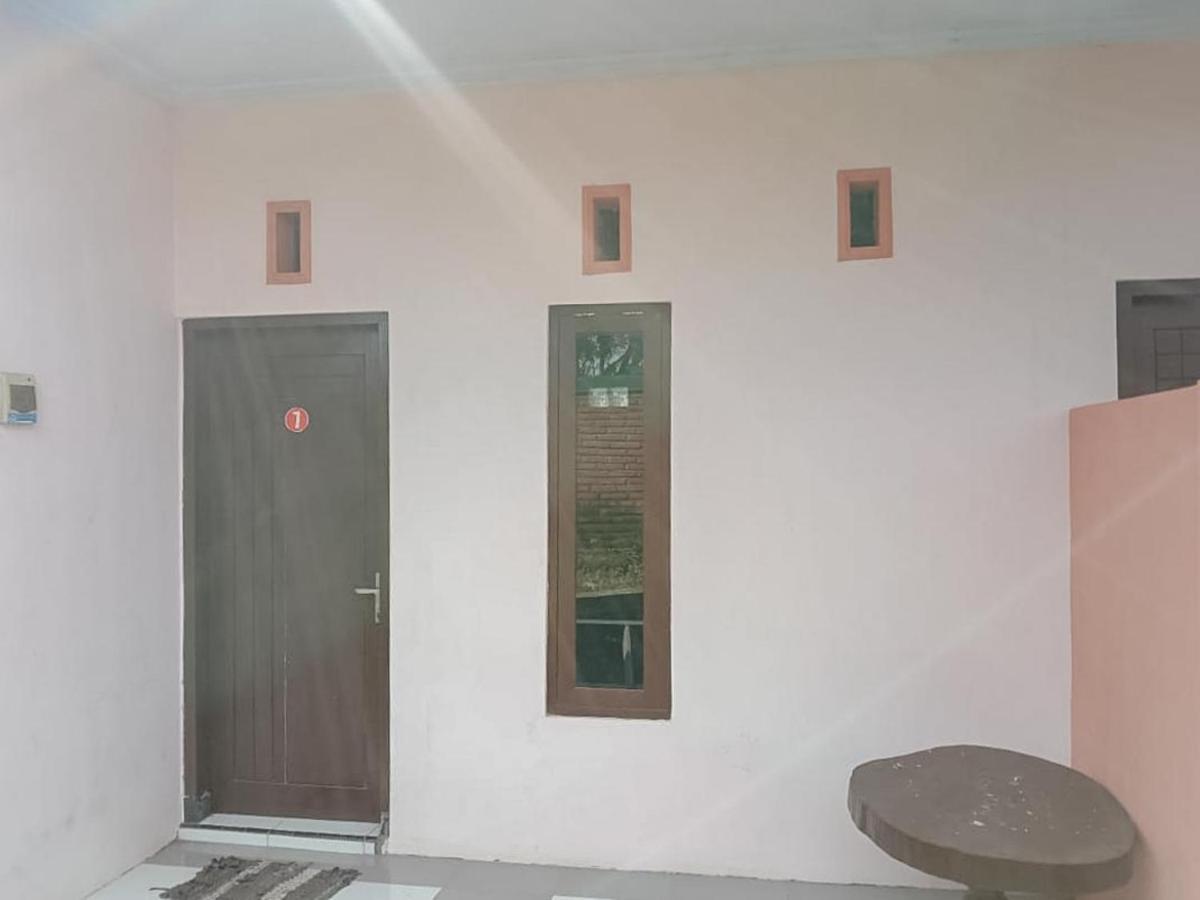 Zulfina Homestay Syariah Mitra Reddoorz Banyuwangi  Extérieur photo