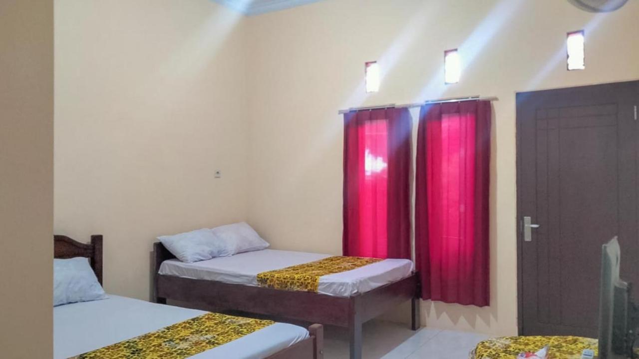 Zulfina Homestay Syariah Mitra Reddoorz Banyuwangi  Extérieur photo