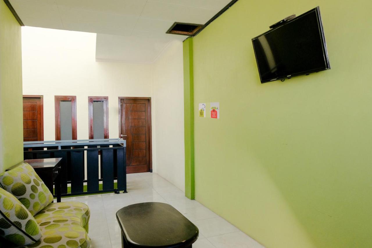 Zulfina Homestay Syariah Mitra Reddoorz Banyuwangi  Extérieur photo