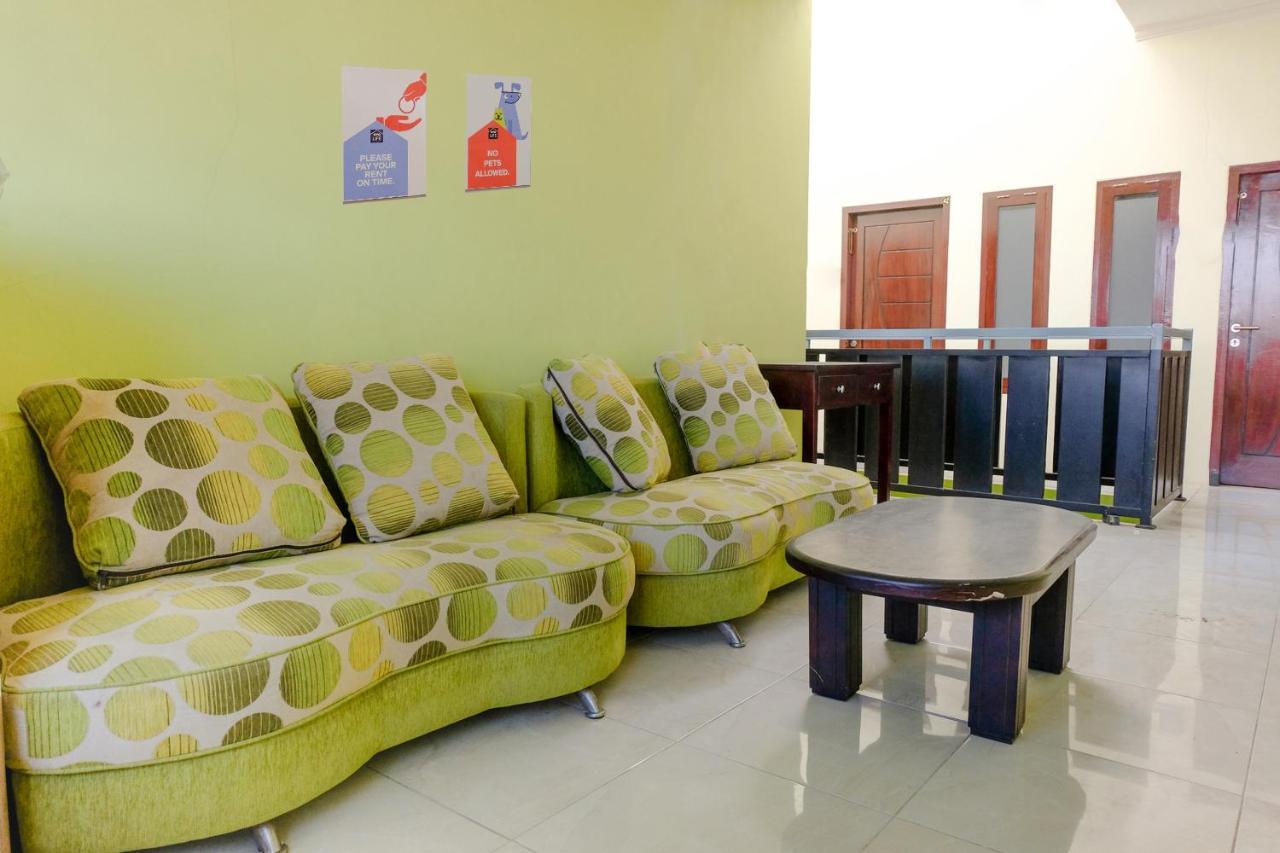 Zulfina Homestay Syariah Mitra Reddoorz Banyuwangi  Extérieur photo