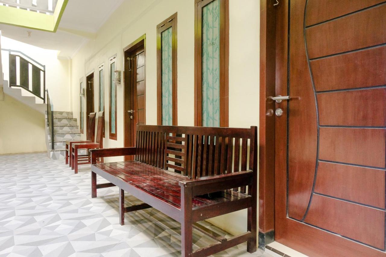 Zulfina Homestay Syariah Mitra Reddoorz Banyuwangi  Extérieur photo