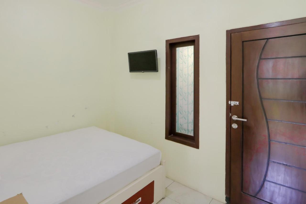 Zulfina Homestay Syariah Mitra Reddoorz Banyuwangi  Extérieur photo